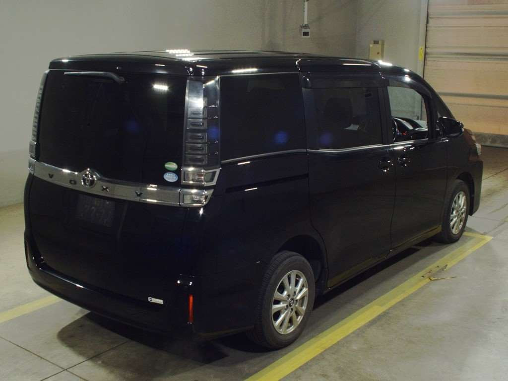 2018 Toyota Voxy ZRR85G[1]