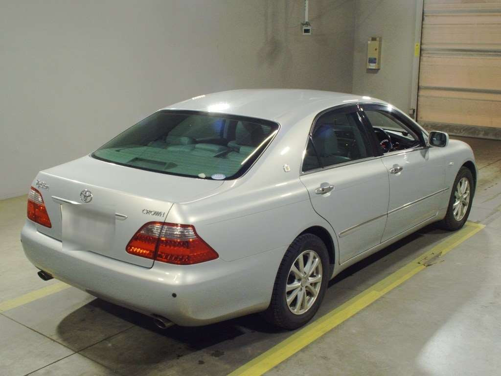 2005 Toyota Crown GRS180[1]