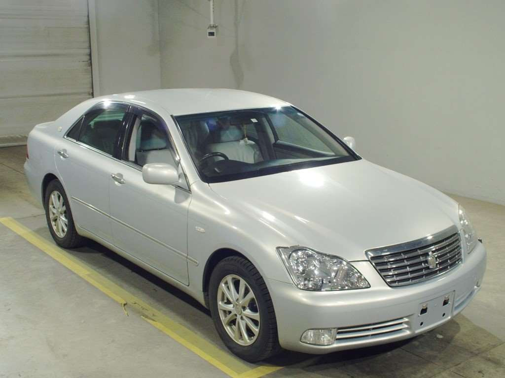 2005 Toyota Crown GRS180[2]