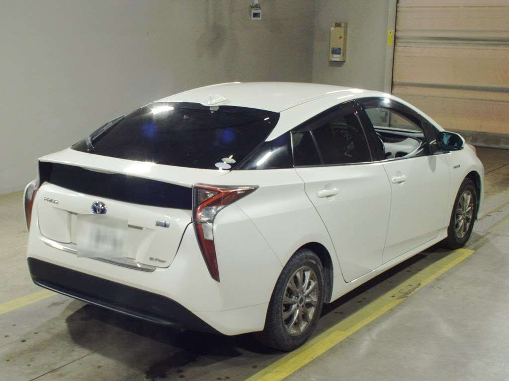 2016 Toyota Prius ZVW55[1]