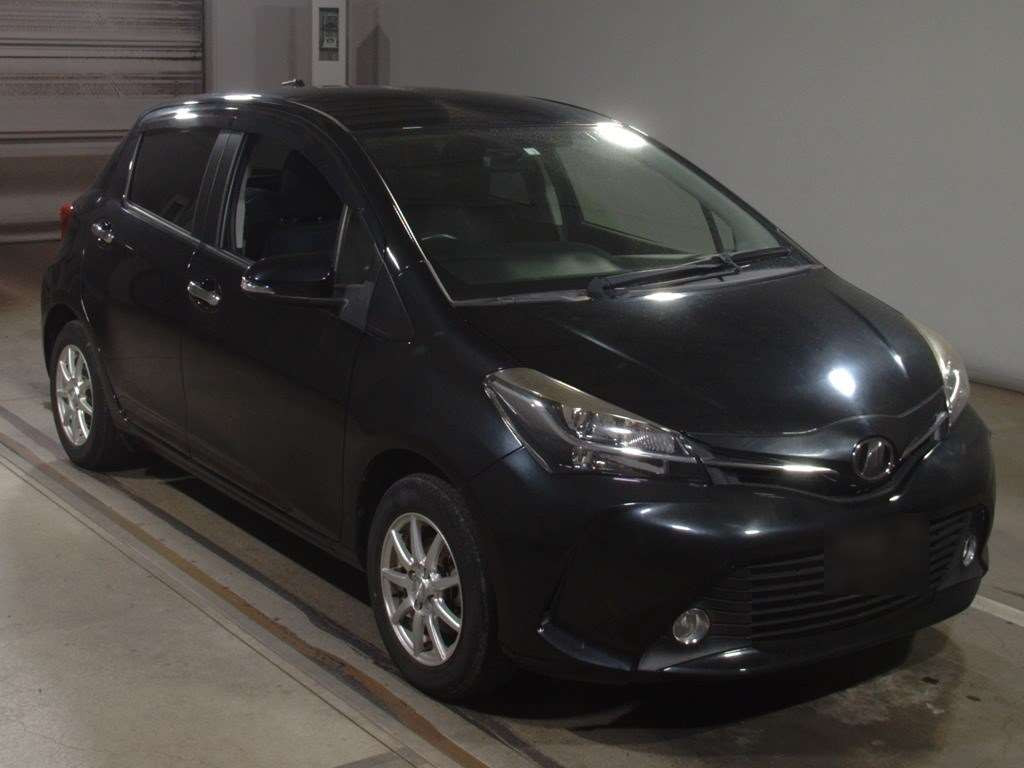 2016 Toyota Vitz KSP130[2]