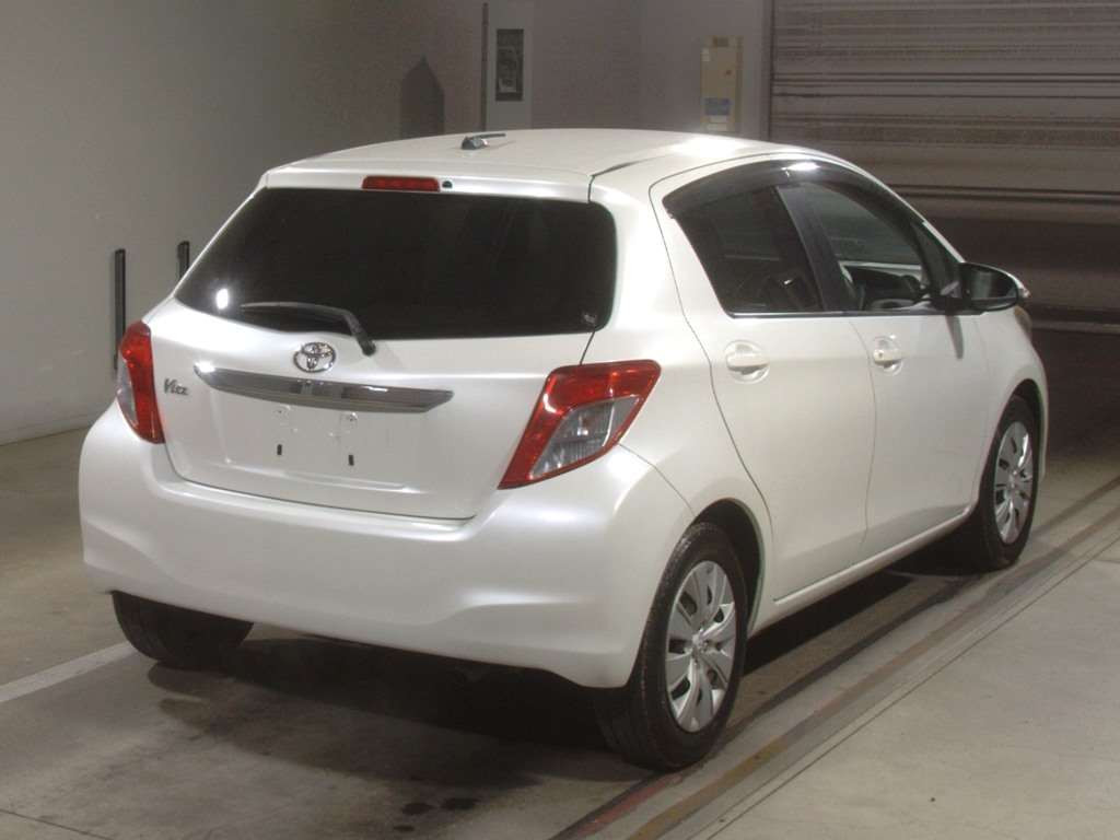 2011 Toyota Vitz NSP130[1]