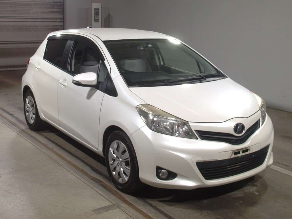 2011 Toyota Vitz NSP130[2]