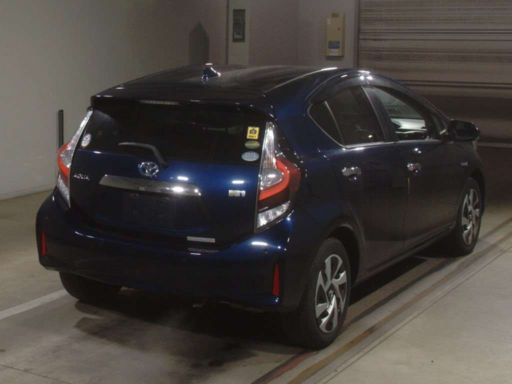 2019 Toyota Aqua NHP10[1]