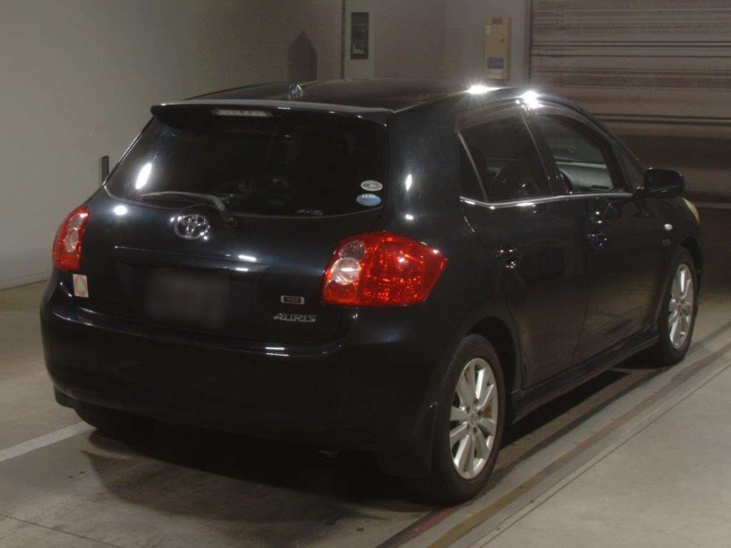 2007 Toyota Auris ZRE152H[1]