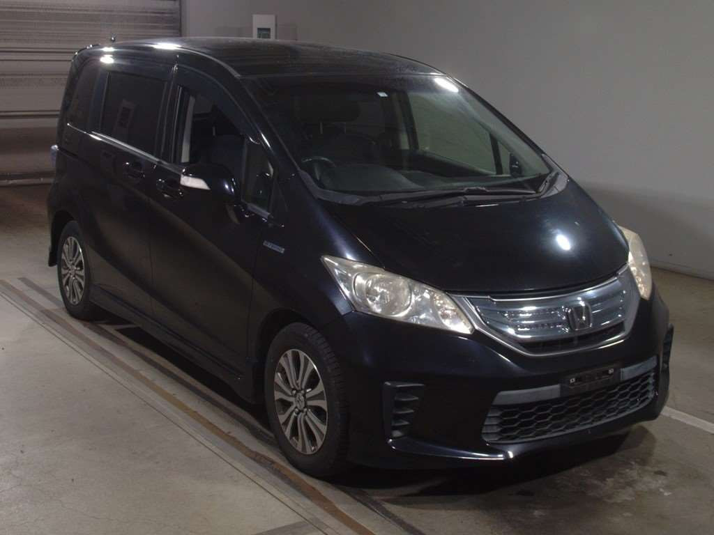 2012 Honda Freed hybrid GP3[2]