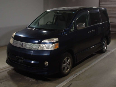 2005 Toyota Voxy