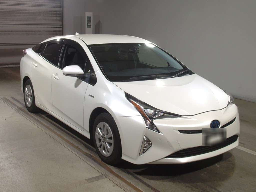 2018 Toyota Prius ZVW55[2]