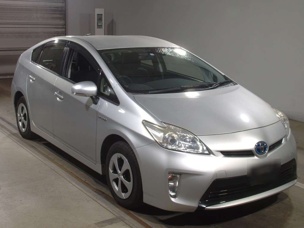 2015 Toyota Prius ZVW30[2]