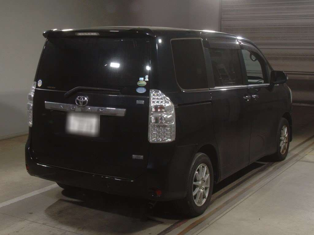 2013 Toyota Noah ZRR70G[1]