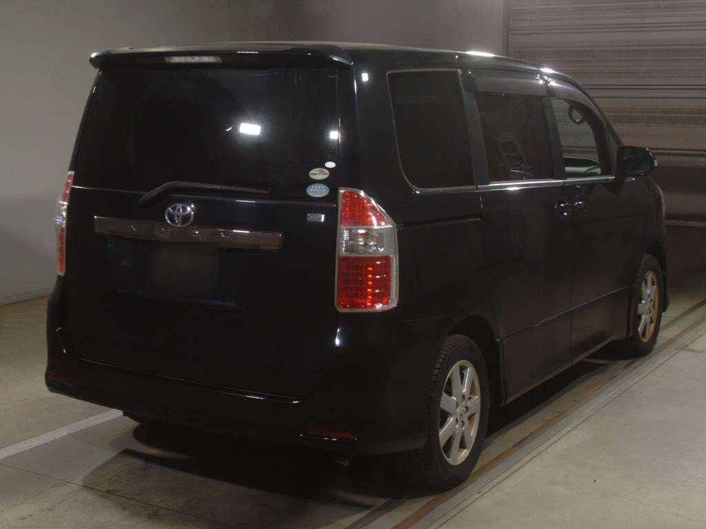 2009 Toyota Noah ZRR70W[1]