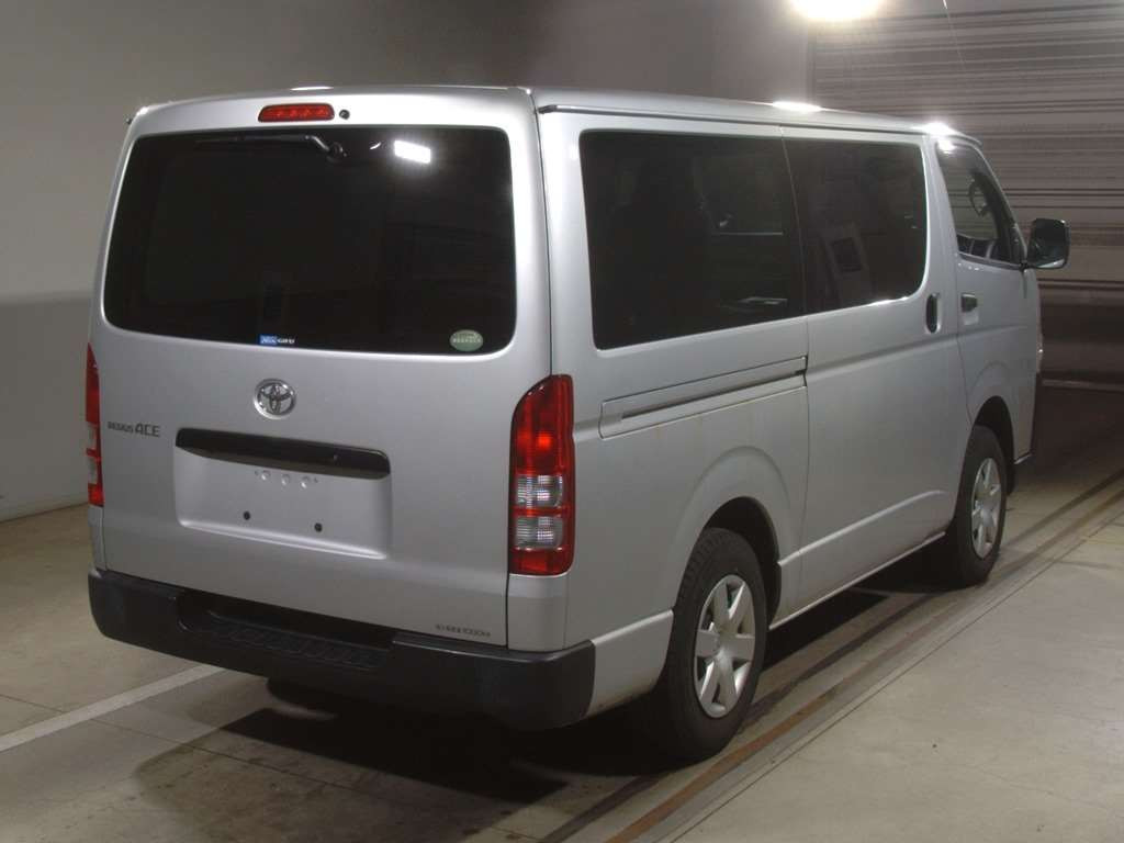 2017 Toyota Regiusace Van KDH206V[1]