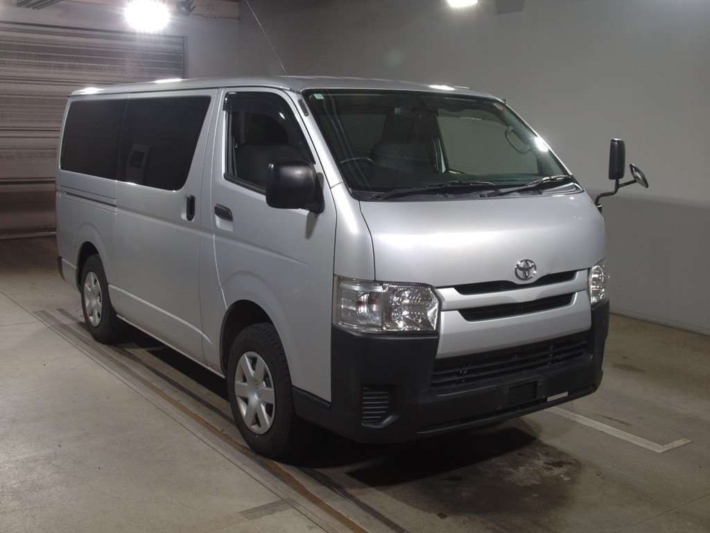 2017 Toyota Regiusace Van KDH206V[2]