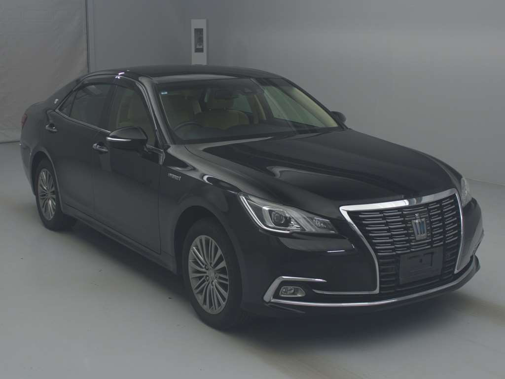 2017 Toyota Crown Hybrid AWS211[2]