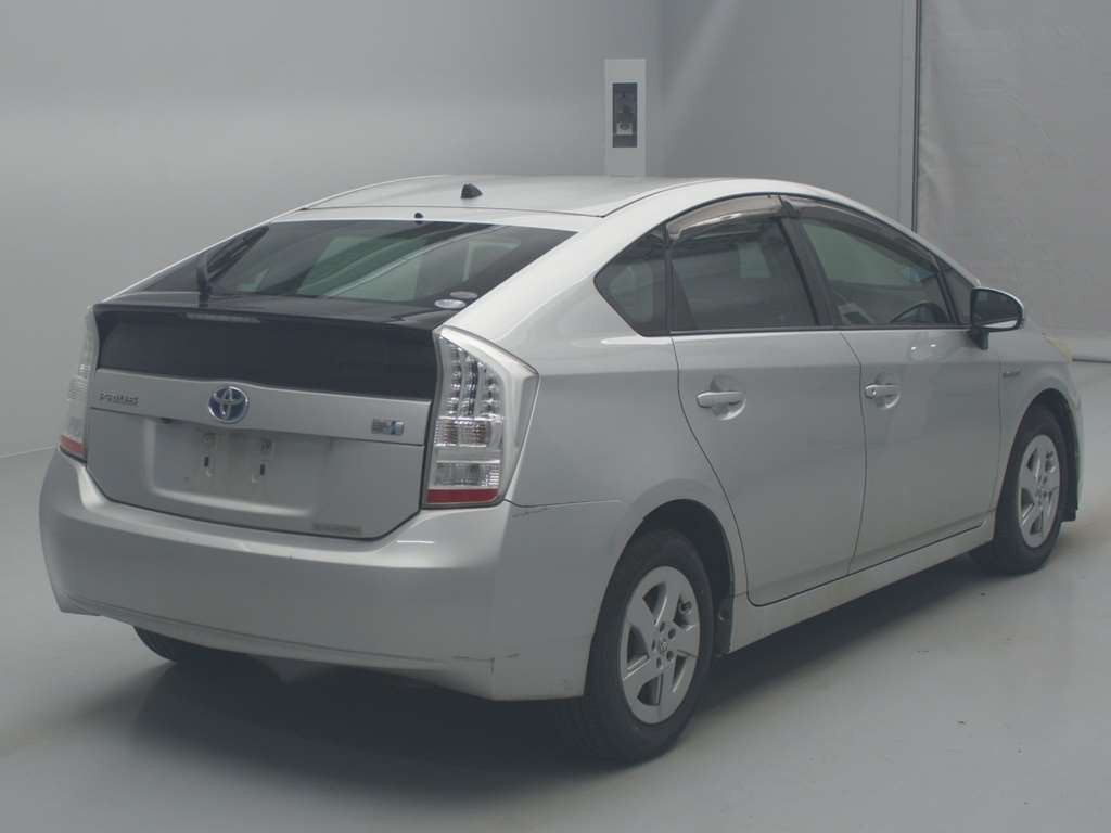 2010 Toyota Prius ZVW30[1]