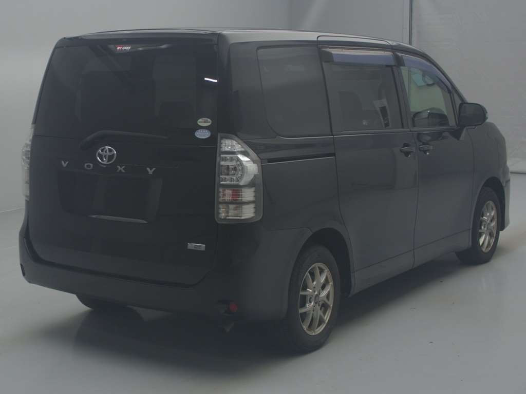 2011 Toyota Voxy ZRR70G[1]