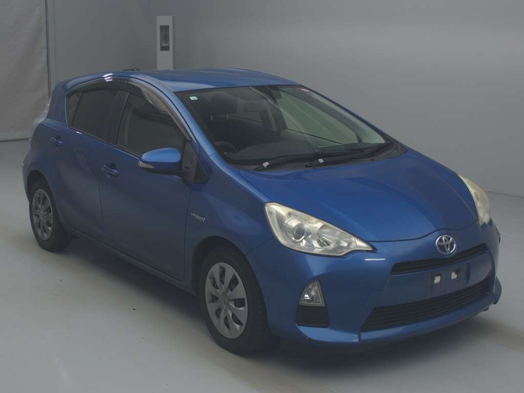 2012 Toyota Aqua NHP10[2]