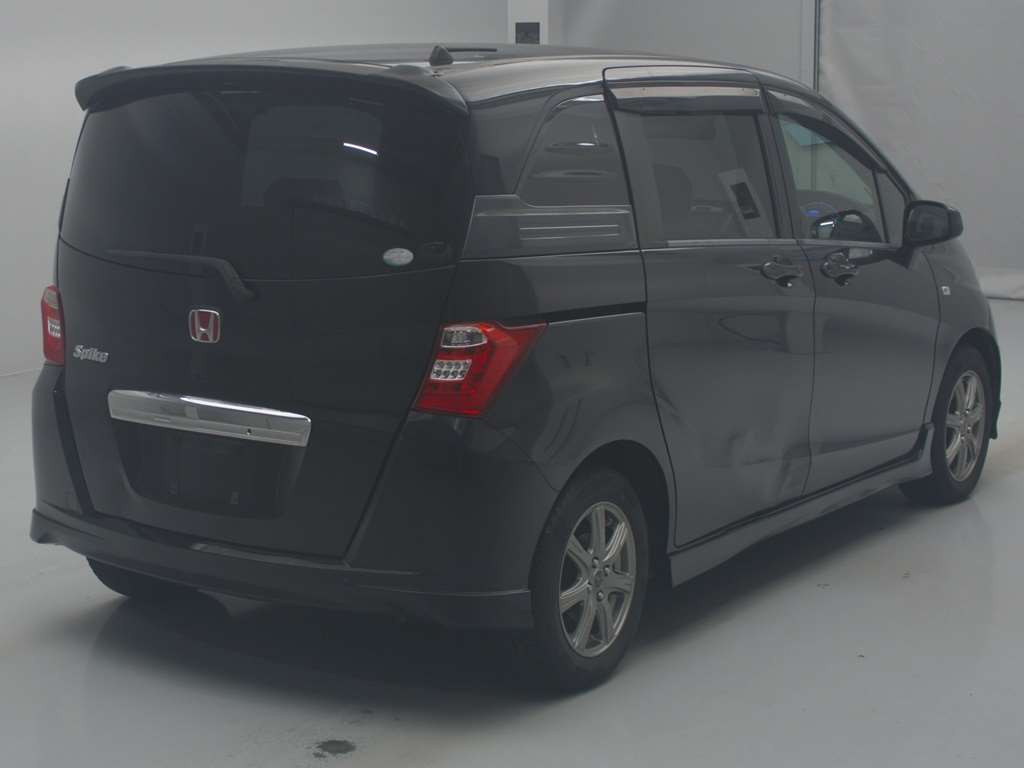 2011 Honda Freed Spike GB3[1]