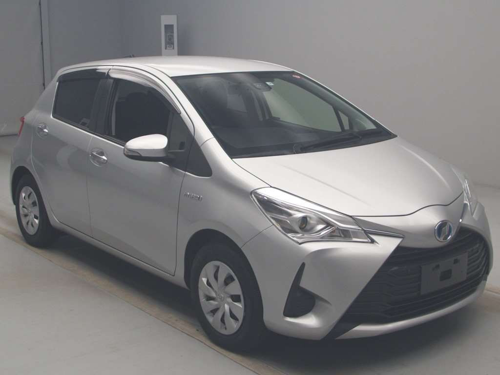 2017 Toyota Vitz NHP130[2]