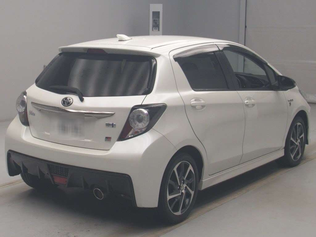 2018 Toyota Vitz NHP130[1]