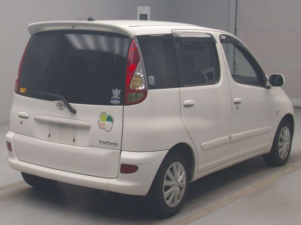 2003 Toyota Fun Cargo NCP20[1]