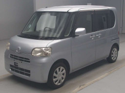 2011 Daihatsu Tanto