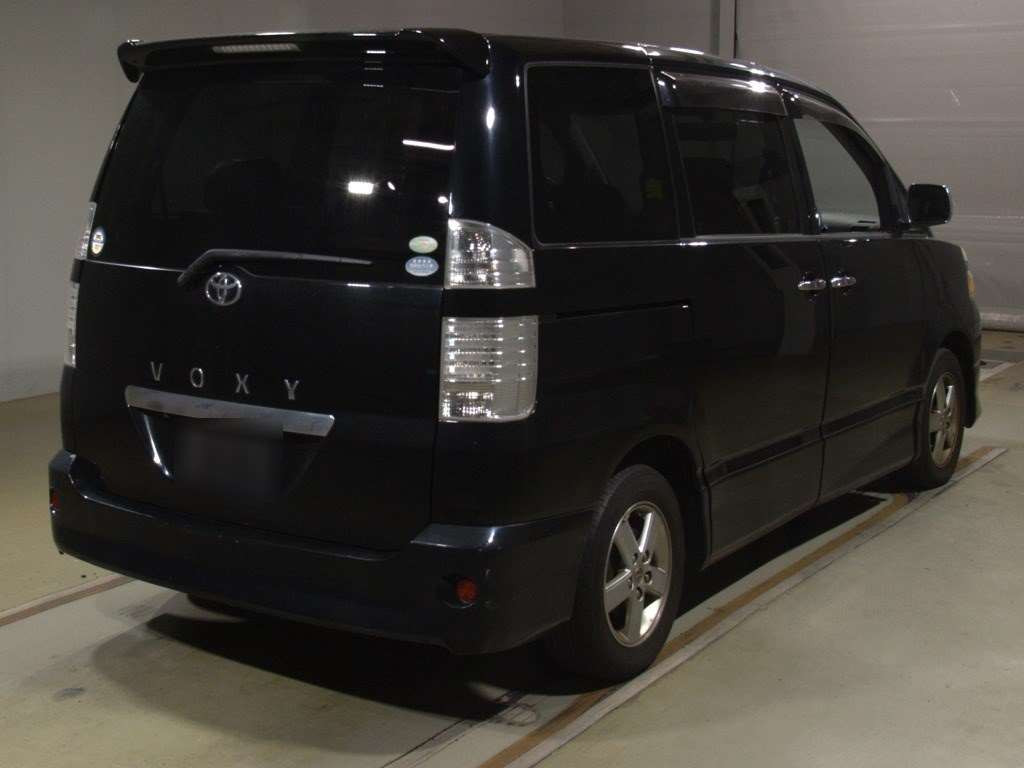 2005 Toyota Voxy AZR60G[1]