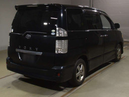 2005 Toyota Voxy