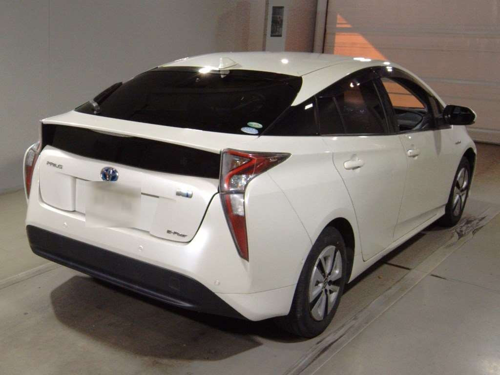 2016 Toyota Prius ZVW55[1]