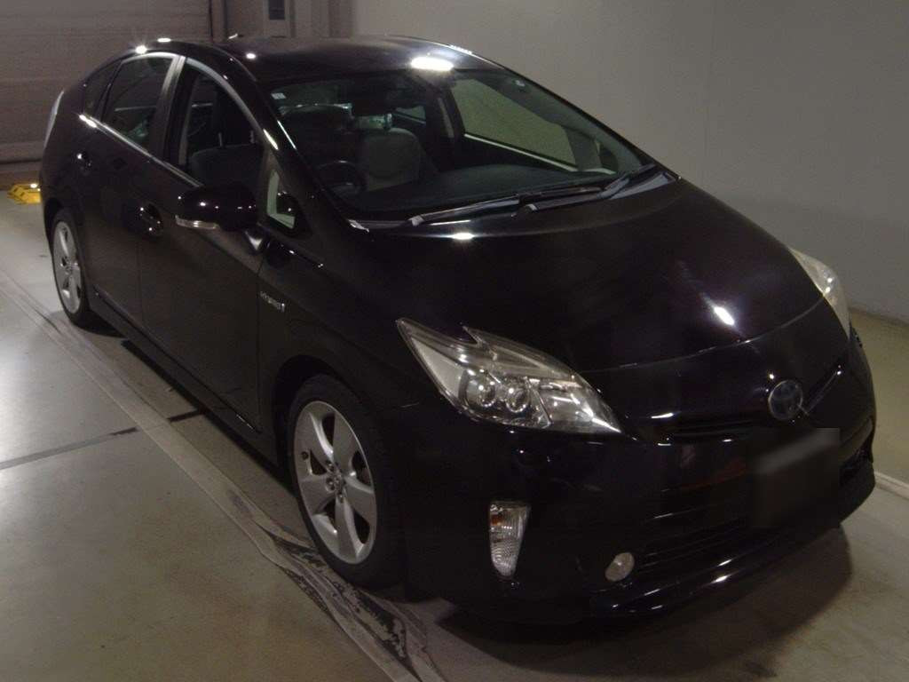 2013 Toyota Prius ZVW30[2]