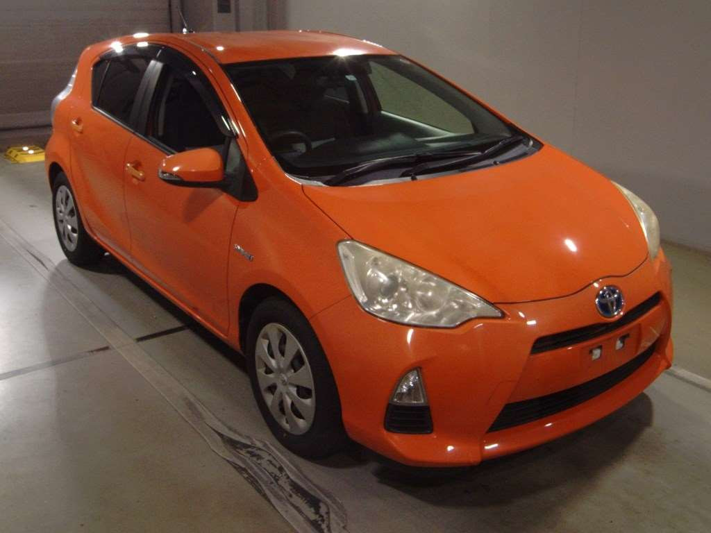 2012 Toyota Aqua NHP10[2]