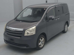 2010 Toyota Noah