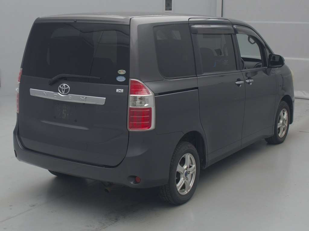 2010 Toyota Noah ZRR75G[1]