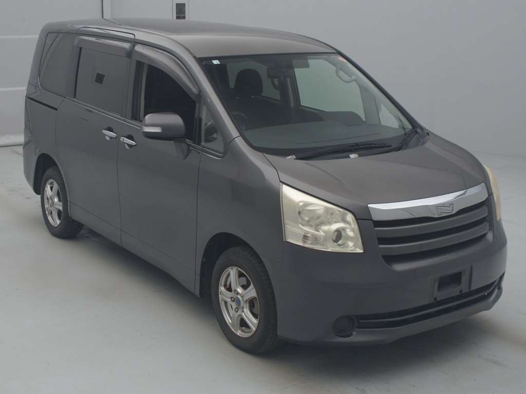 2010 Toyota Noah ZRR75G[2]