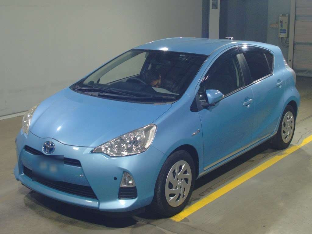 2013 Toyota Aqua NHP10[0]