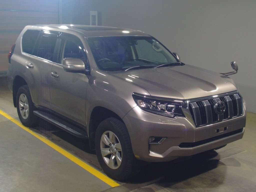 2022 Toyota Land Cruiser Prado TRJ150W[2]