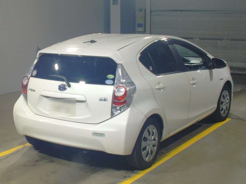 2013 Toyota Aqua NHP10[1]