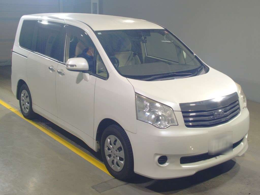 2012 Toyota Noah ZRR70G[2]