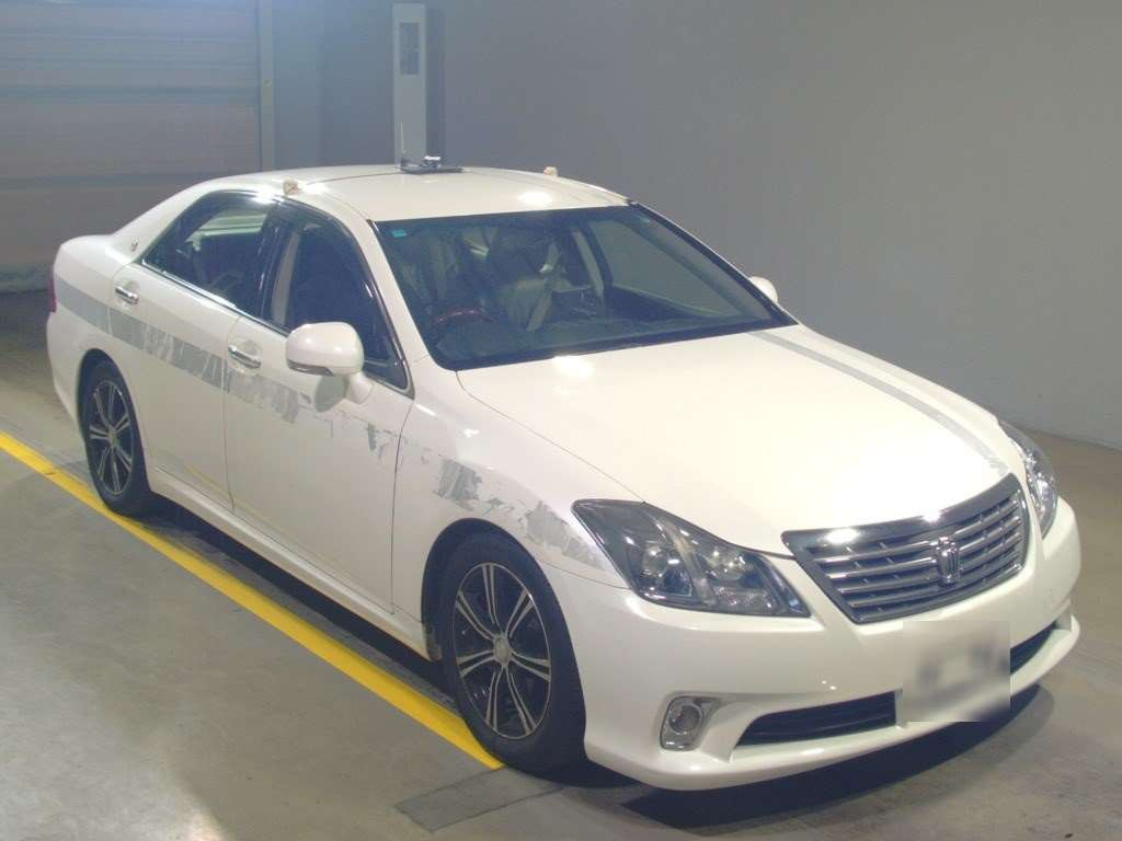 2011 Toyota Crown GRS200[2]