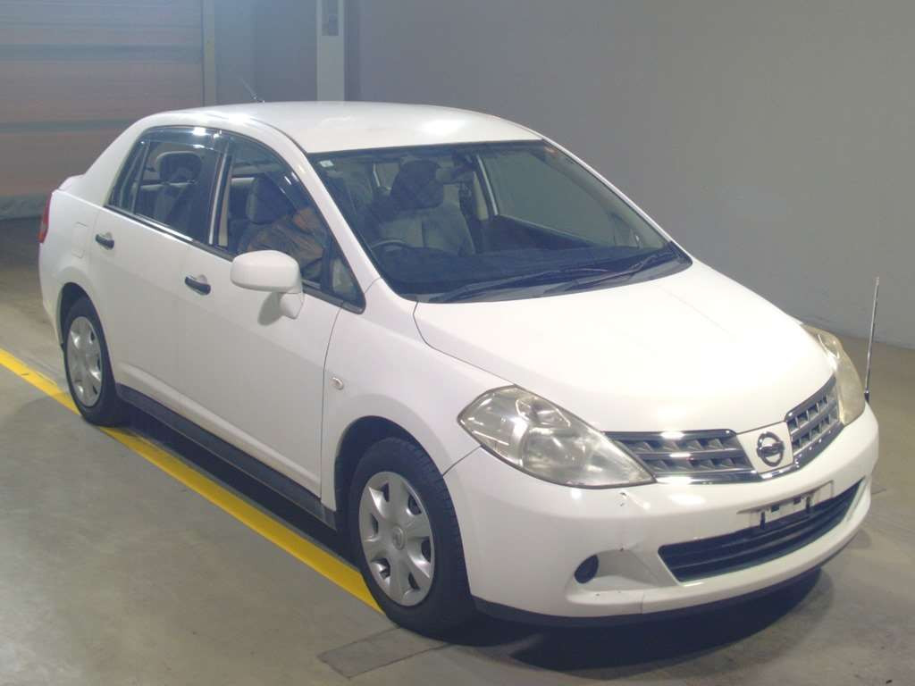 2011 Nissan Tiida Latio SC11[2]