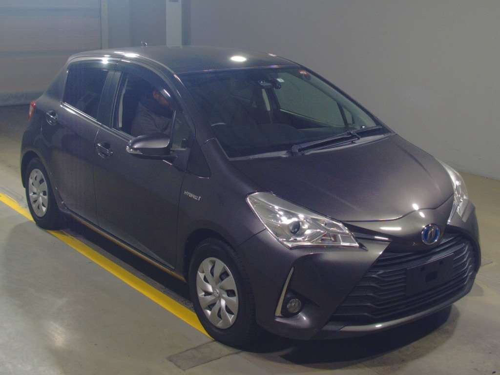 2017 Toyota Vitz NHP130[2]