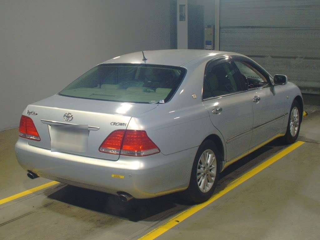 2004 Toyota Crown GRS182[1]