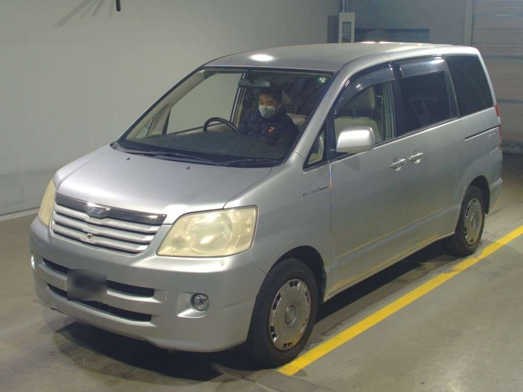 2003 Toyota Noah AZR60G[0]