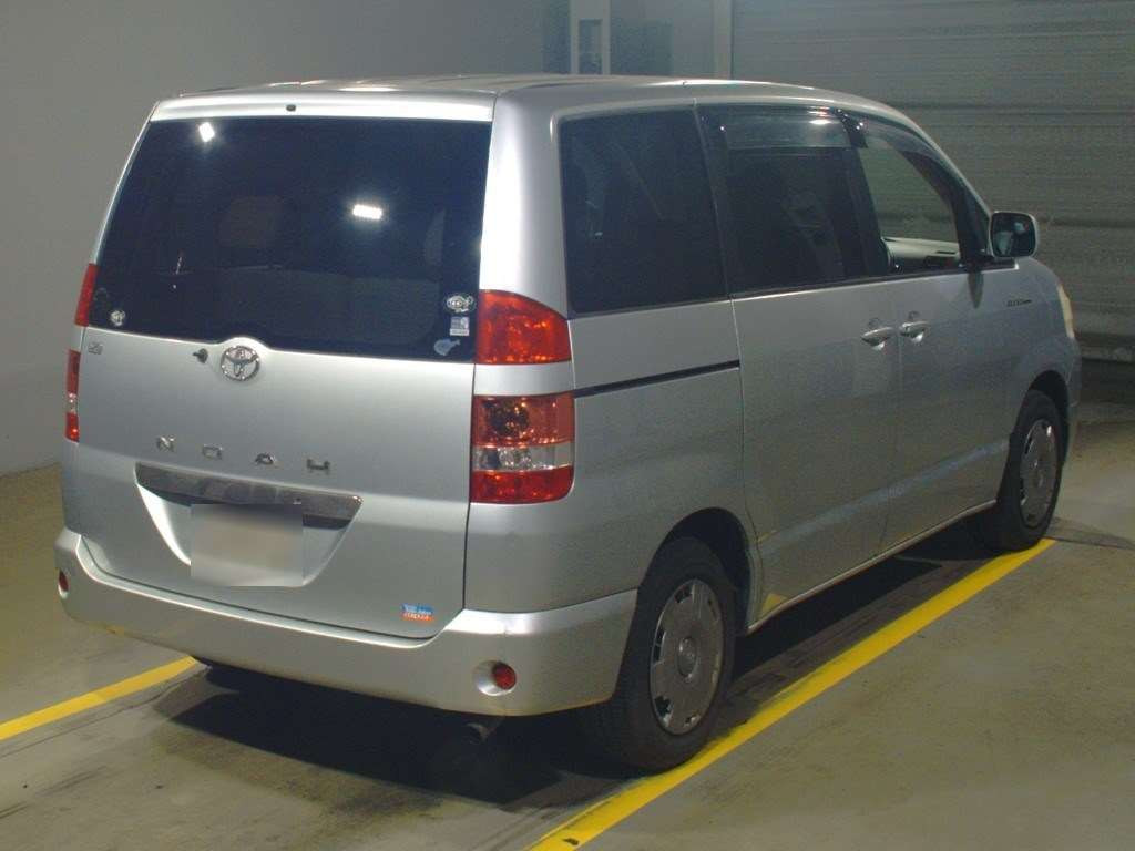 2003 Toyota Noah AZR60G[1]