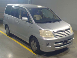 2003 Toyota Noah