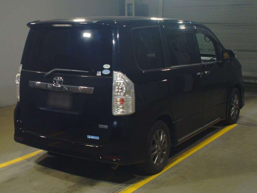 2012 Toyota Voxy ZRR70W[1]