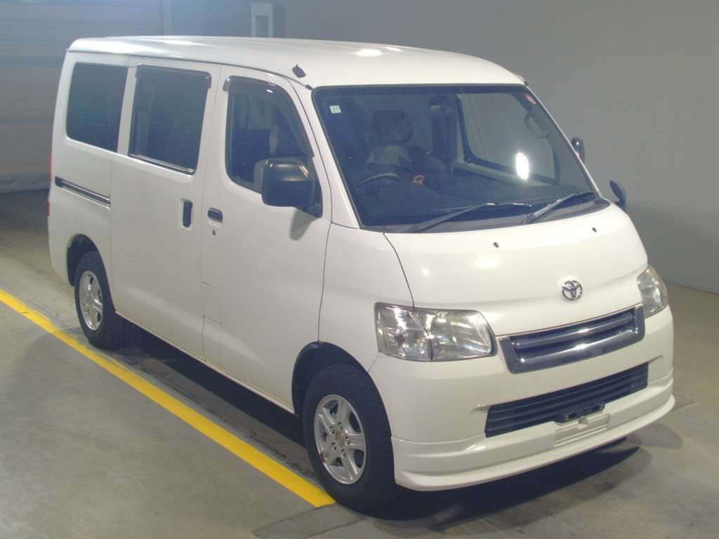 2015 Toyota Liteace Van S402M[2]