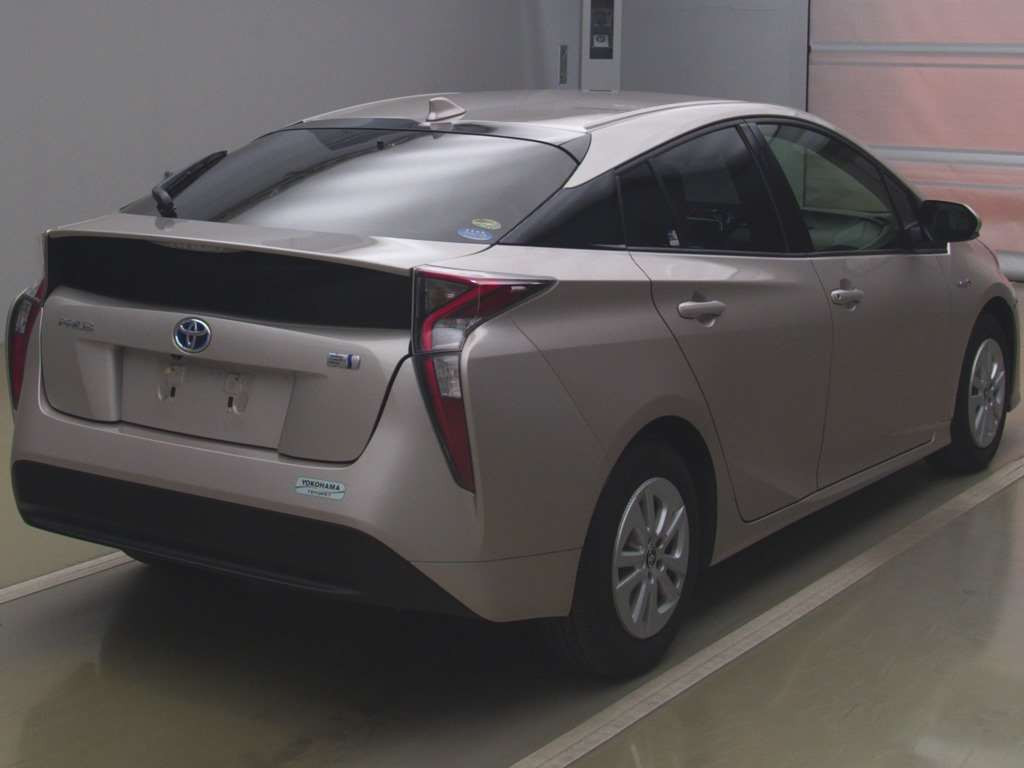 2016 Toyota Prius ZVW50[1]