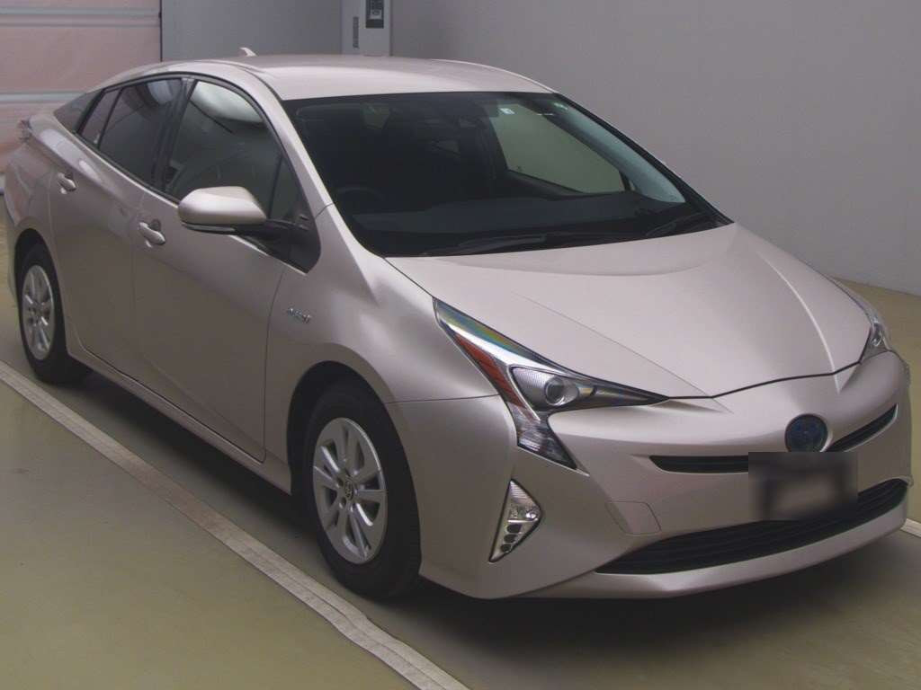 2016 Toyota Prius ZVW50[2]