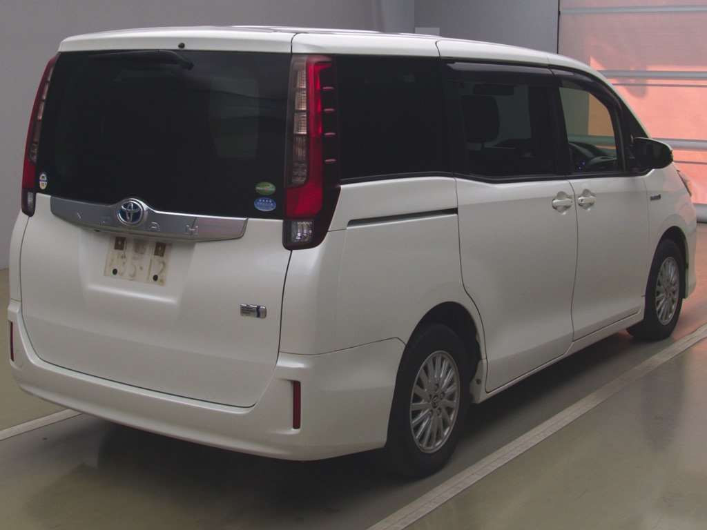 2016 Toyota Noah ZWR80G[1]